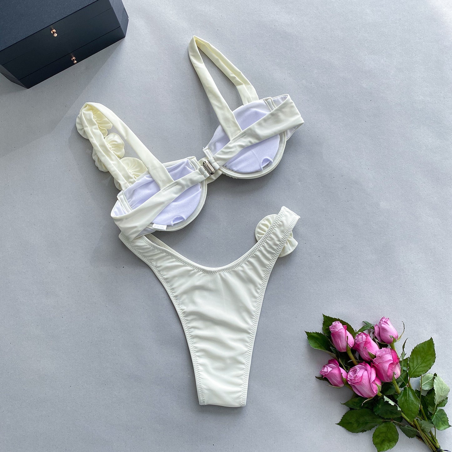 BIKINI DETALLE FLORES BEIGE