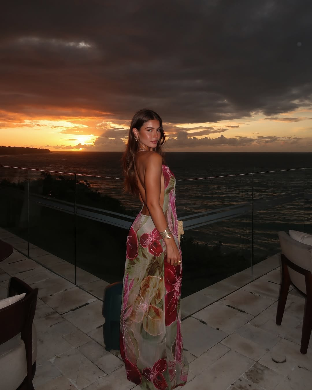 VESTIDO BORLAS CON ESPALDA DESCUBIERTA Y ABERTURA