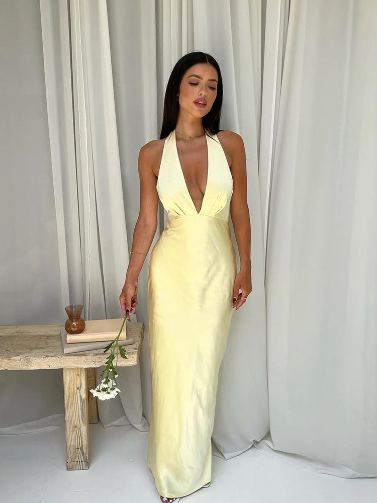 VESTIDO SATINADO ESCOTE ABIERTO CON CUELLO HALTER