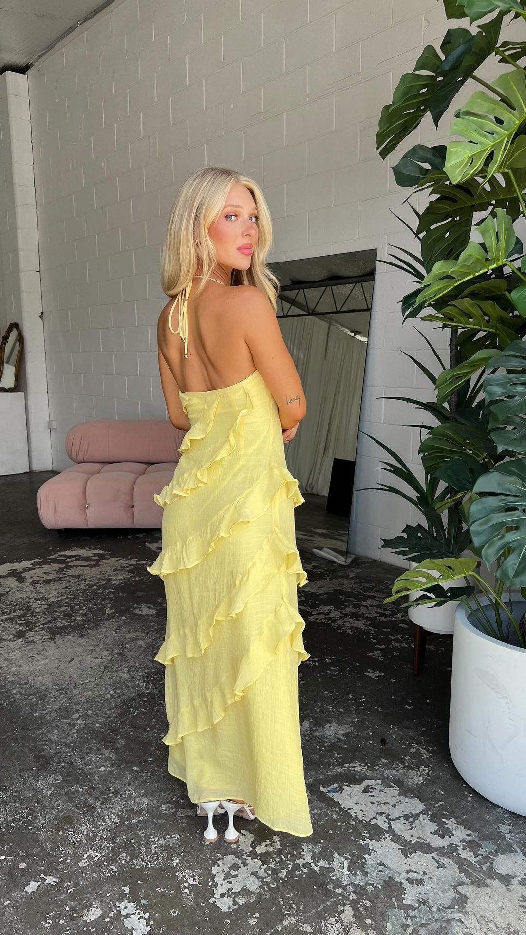 VESTIDO VOLANTE DE CUELLO HALTER