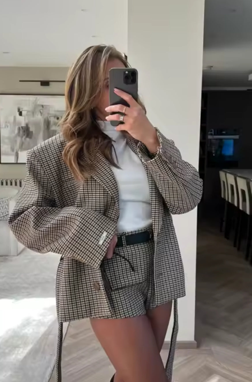 BLAZER Y SHORT ESTAMPADO DE CUADROS