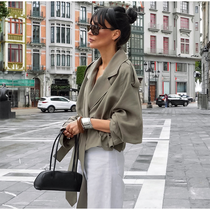 GABARDINA CORTA CON LAZADA
