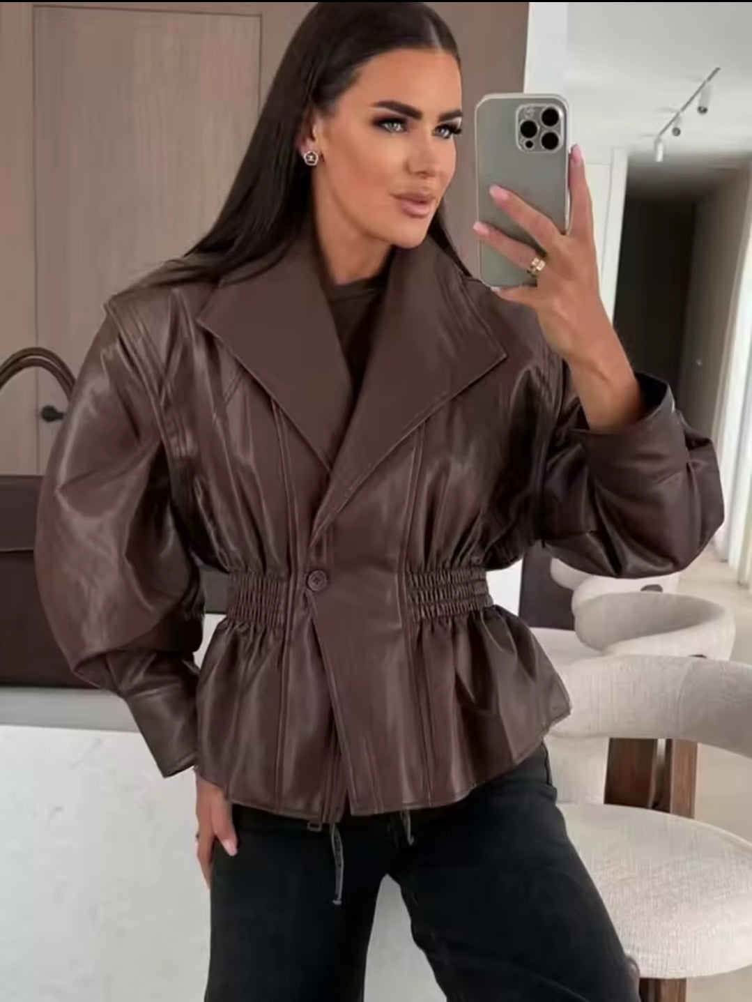 CHAQUETA CUERO CON DETALLE EN LA CINTURA