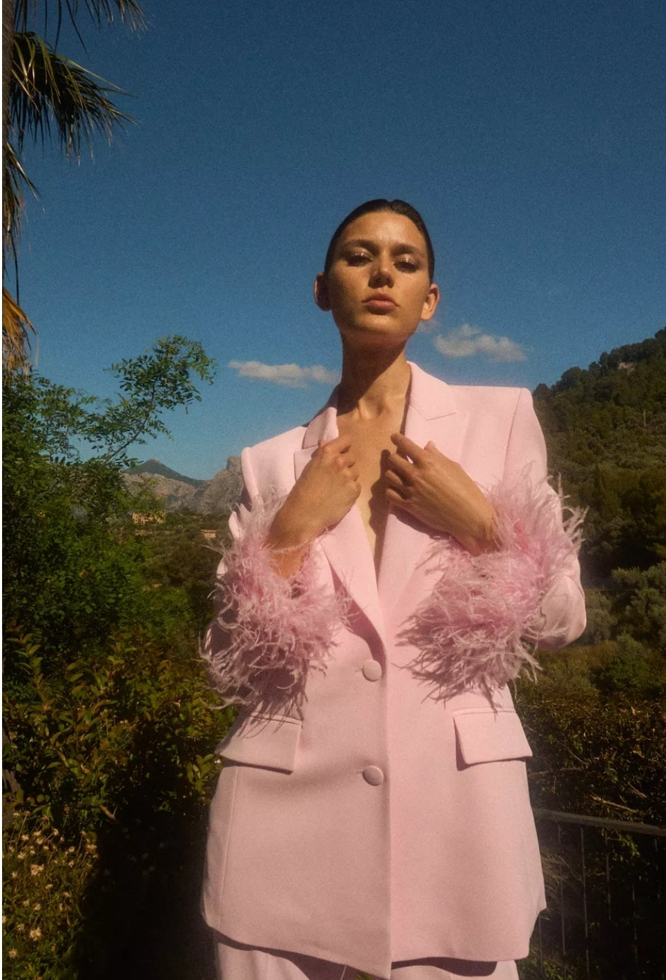 BLAZER ROSA CON PUÑO PLUMAS