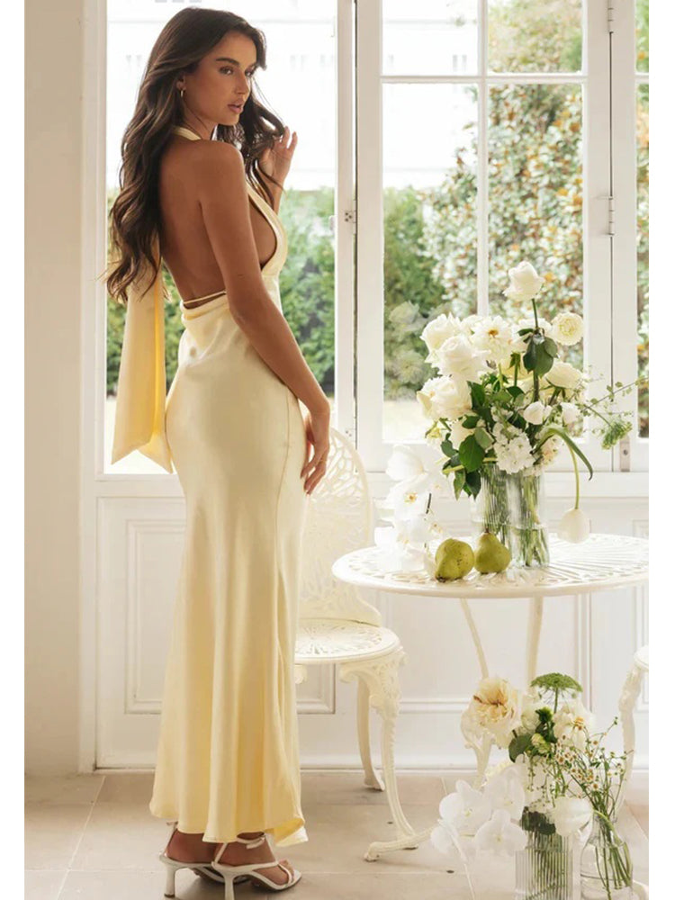 VESTIDO SATINADO ESCOTE ABIERTO CON CUELLO HALTER