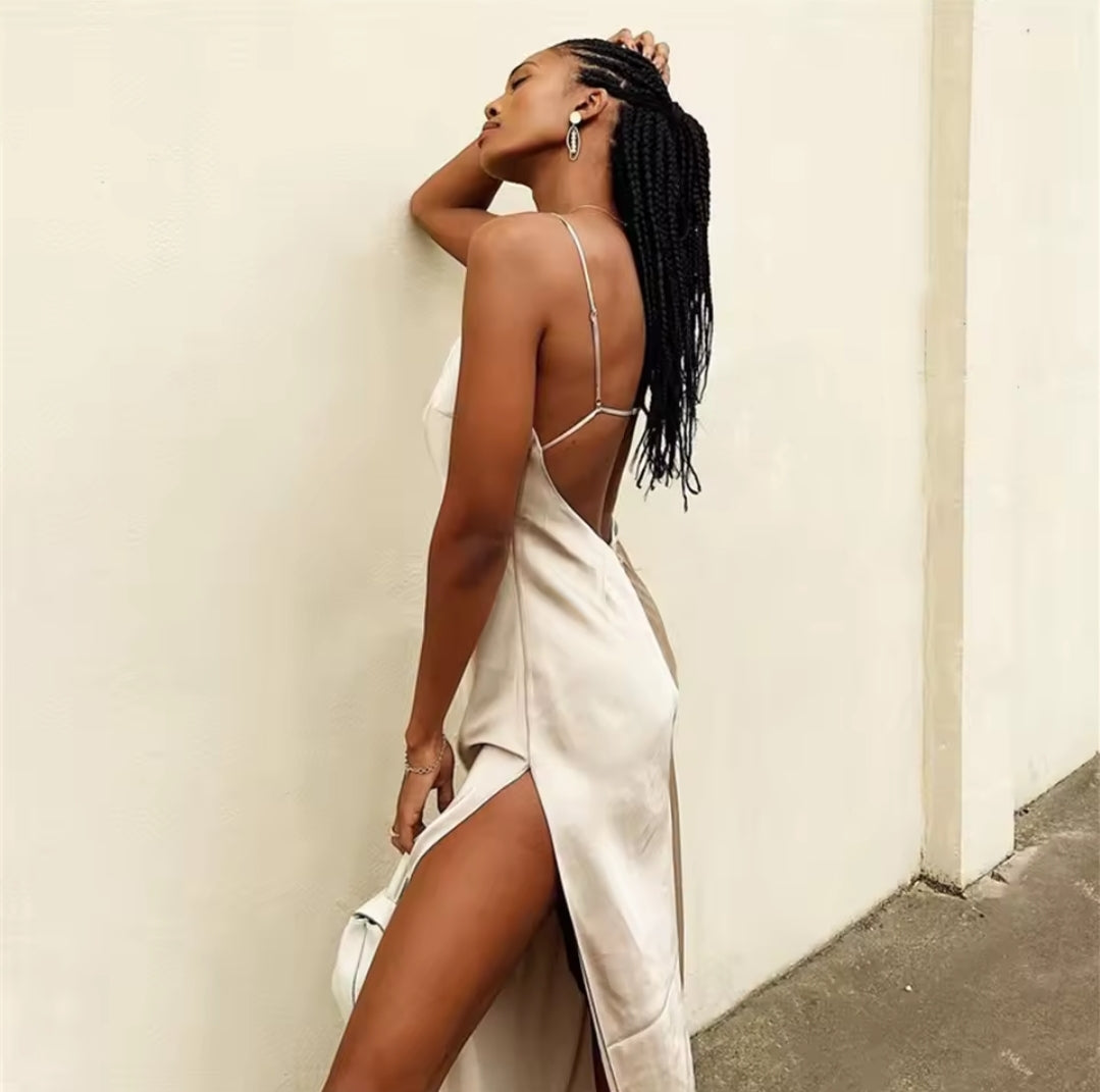 VESTIDO SATÉN ABERTURA