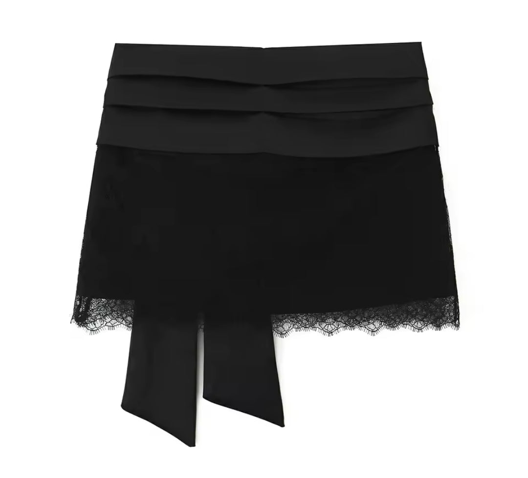 FALDA DE ENCAJE CON LAZO SATINADO