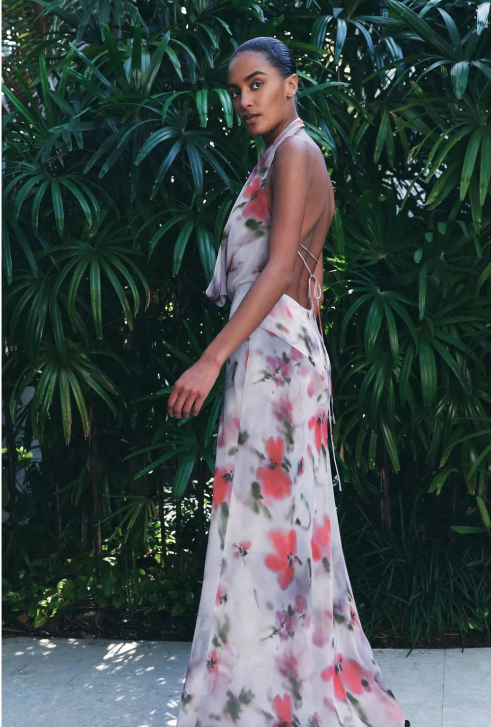 VESTIDO CUELLO HALTER CON ESPALDA ENTRELAZADA