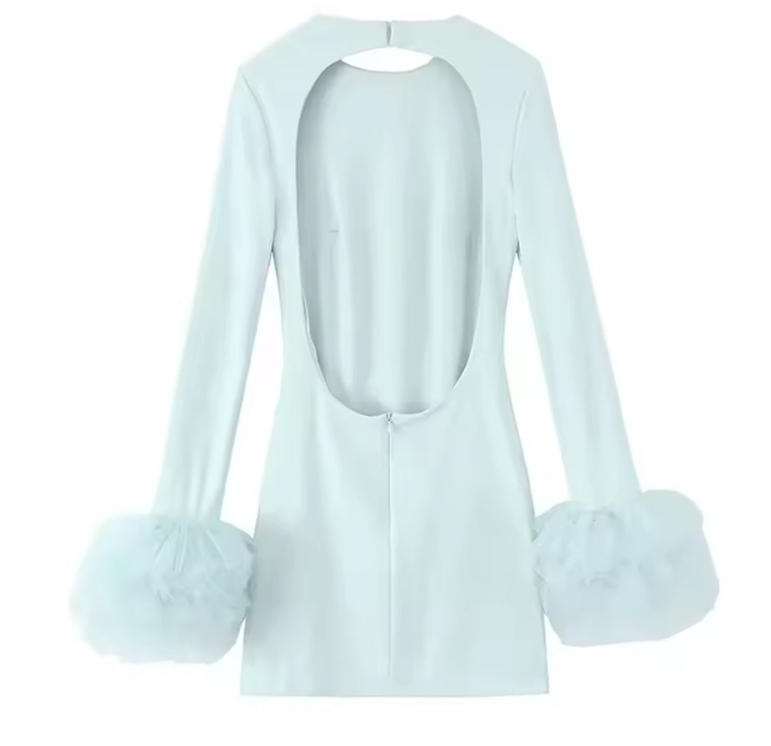 VESTIDO CORTO PUÑOS DE TUL