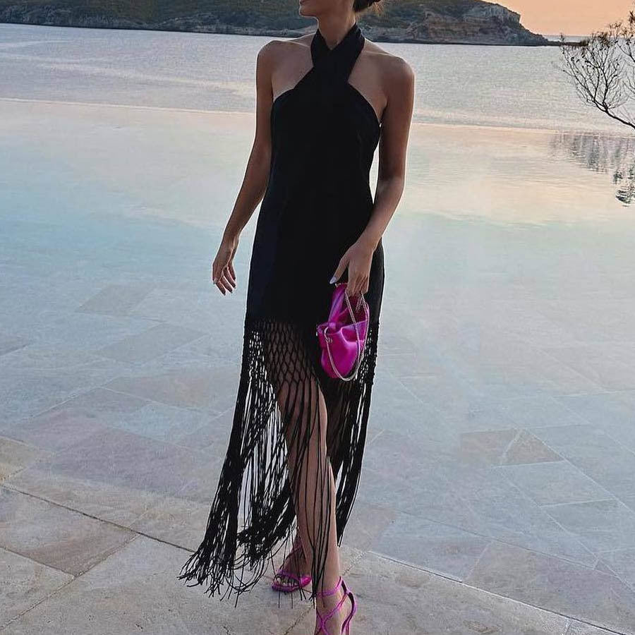 VESTIDO NEGRO CUELLO HALTER FLECOS