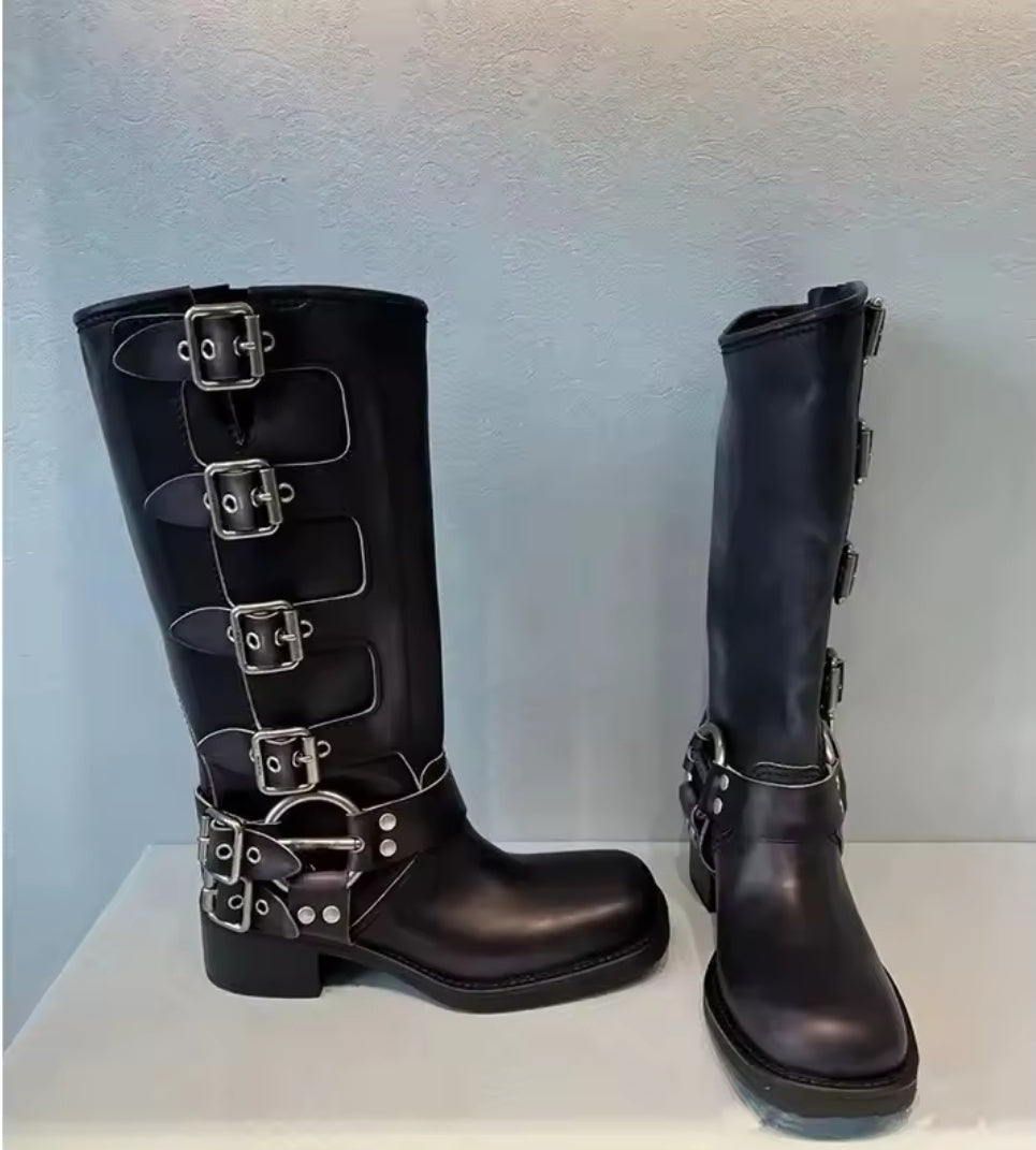 BOTAS CUERO CON HEBILLAS
