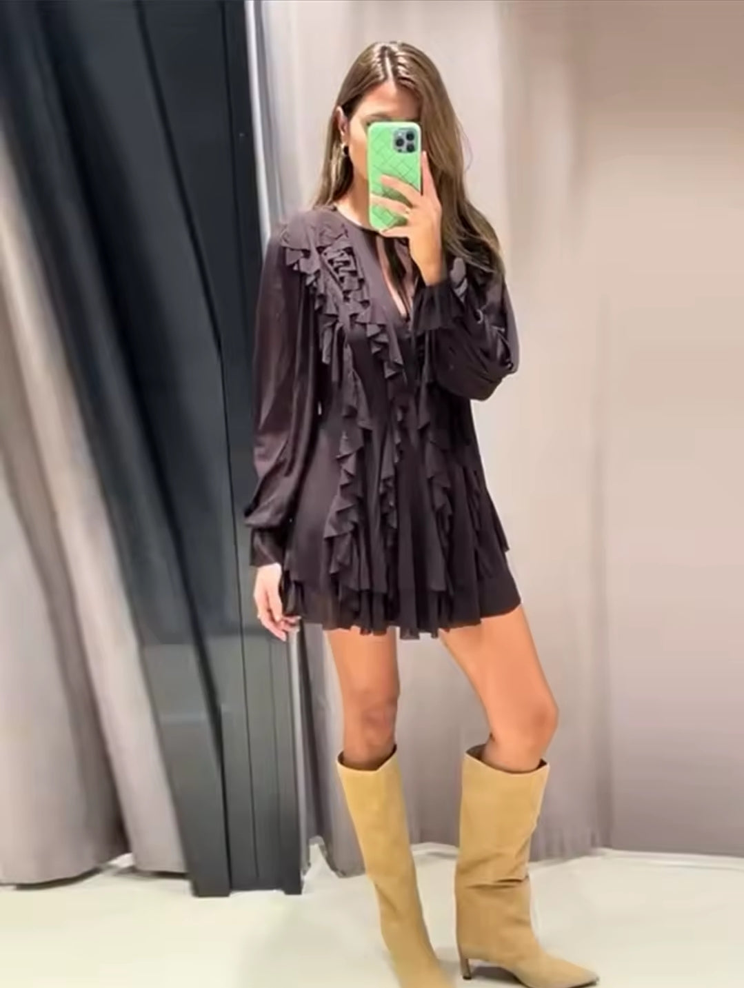 VESTIDO CORTO DE VOLANTES