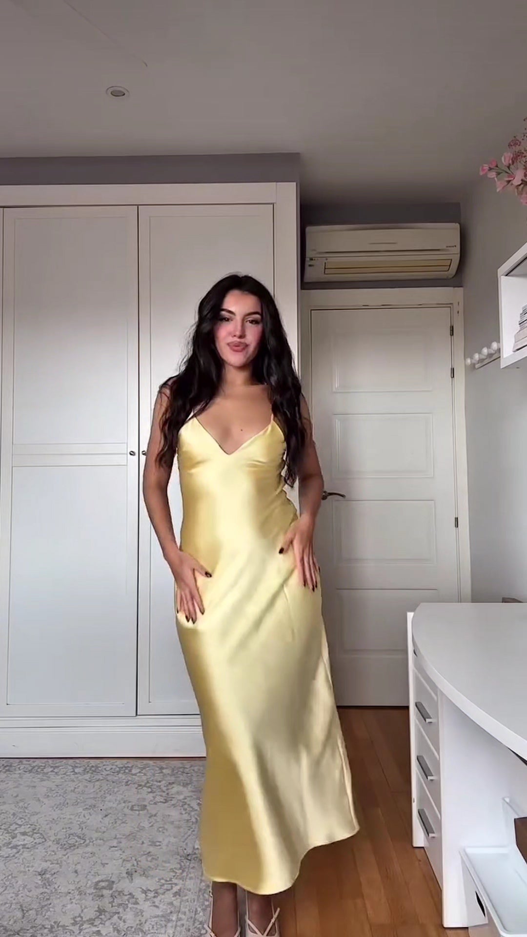 VESTIDO SATÉN ESPALDA ABIERTA