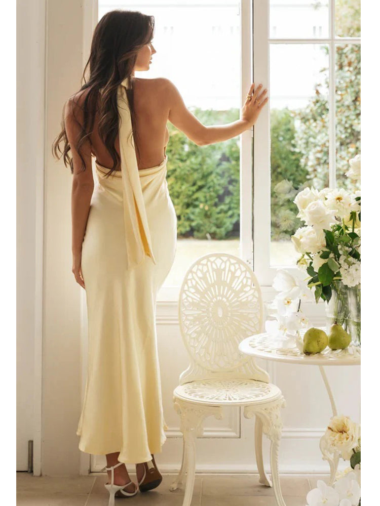 VESTIDO SATINADO ESCOTE ABIERTO CON CUELLO HALTER