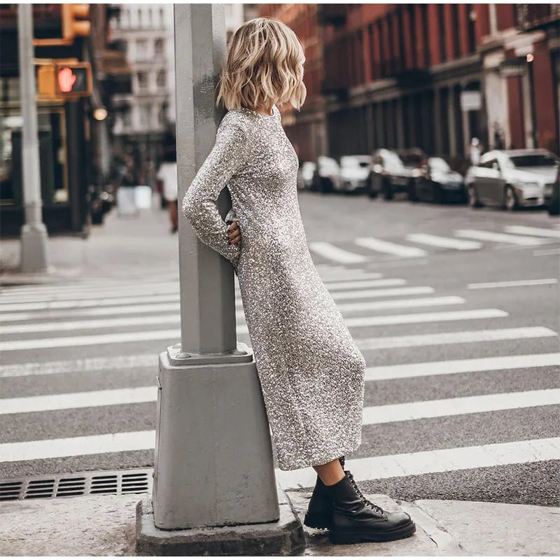 VESTIDO MIDI DE BRILLO CON MANGAS ACAMPANADAS Y ESPALDA DESCUBIERTA