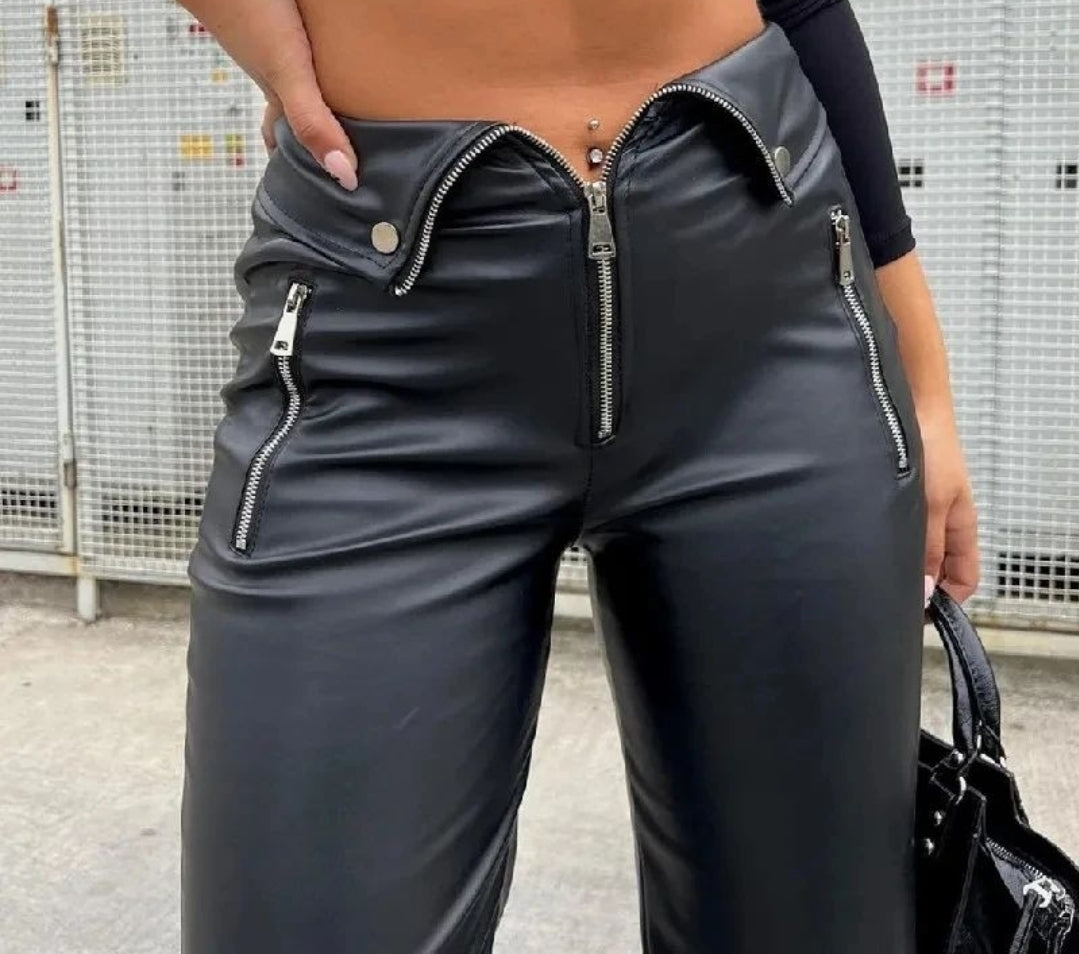 PANTALONES RECTOS DE POLIPIEL CON CREMALLERAS
