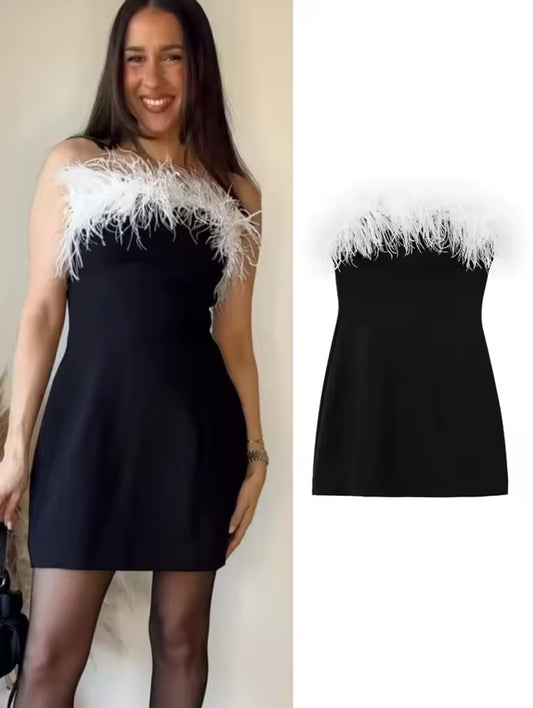 VESTIDO NEGRO CON PLUMAS