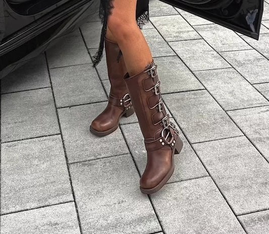 BOTAS CUERO CON HEBILLAS
