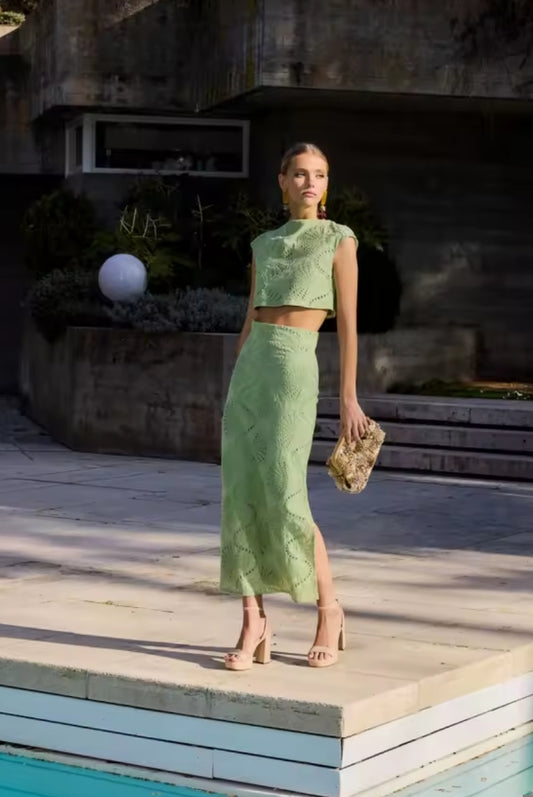 CONJUNTO VERDE CON DETALLE BORDADO