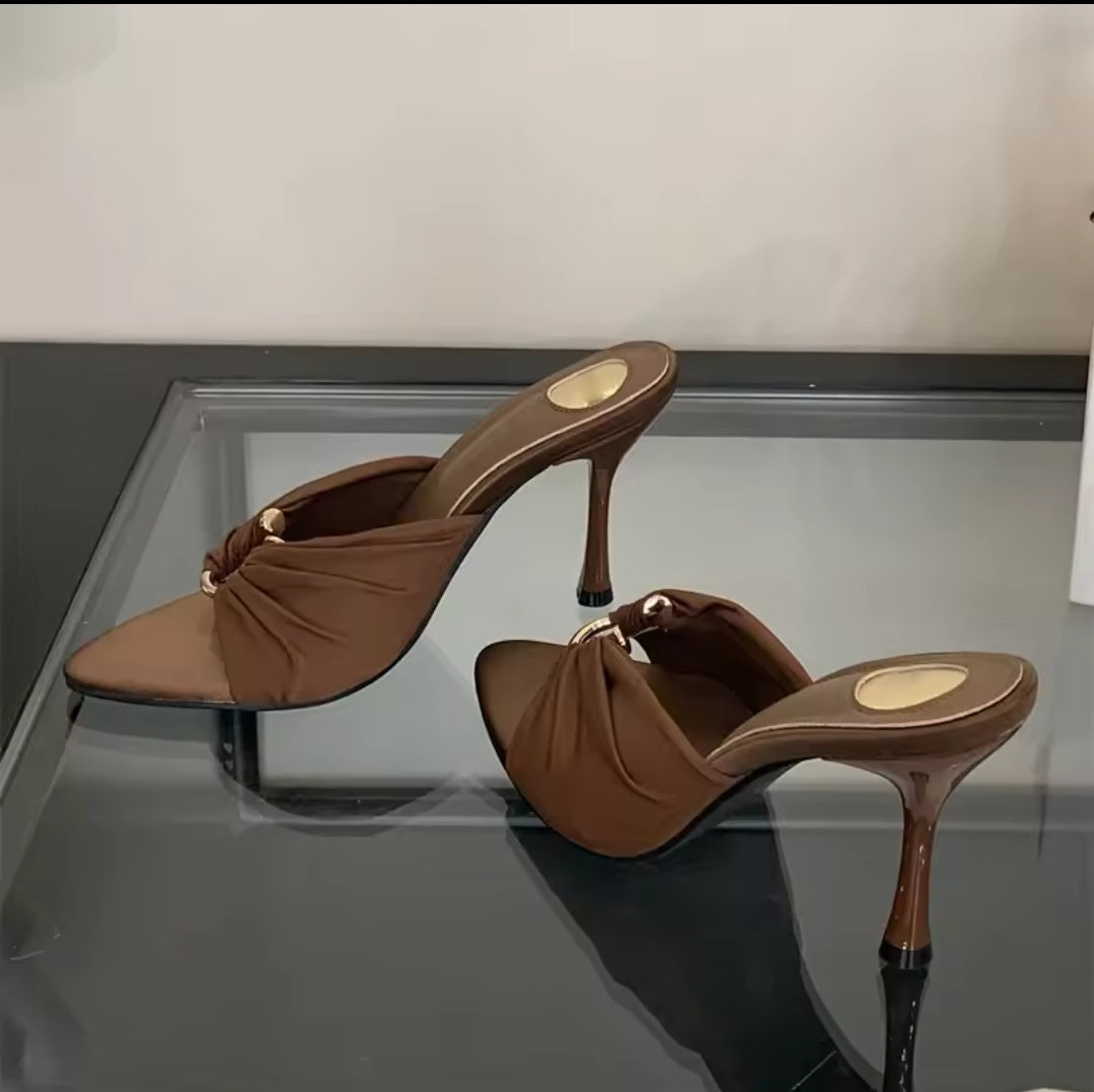 MULES DETALLE DORADO