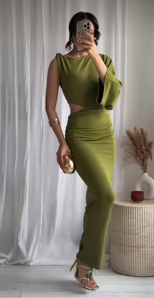 VESTIDO MANGA ASIMÉTRICA CON ABERTURA