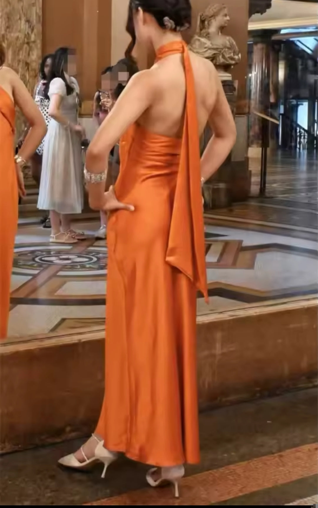 VESTIDO NARANJA SATINADO