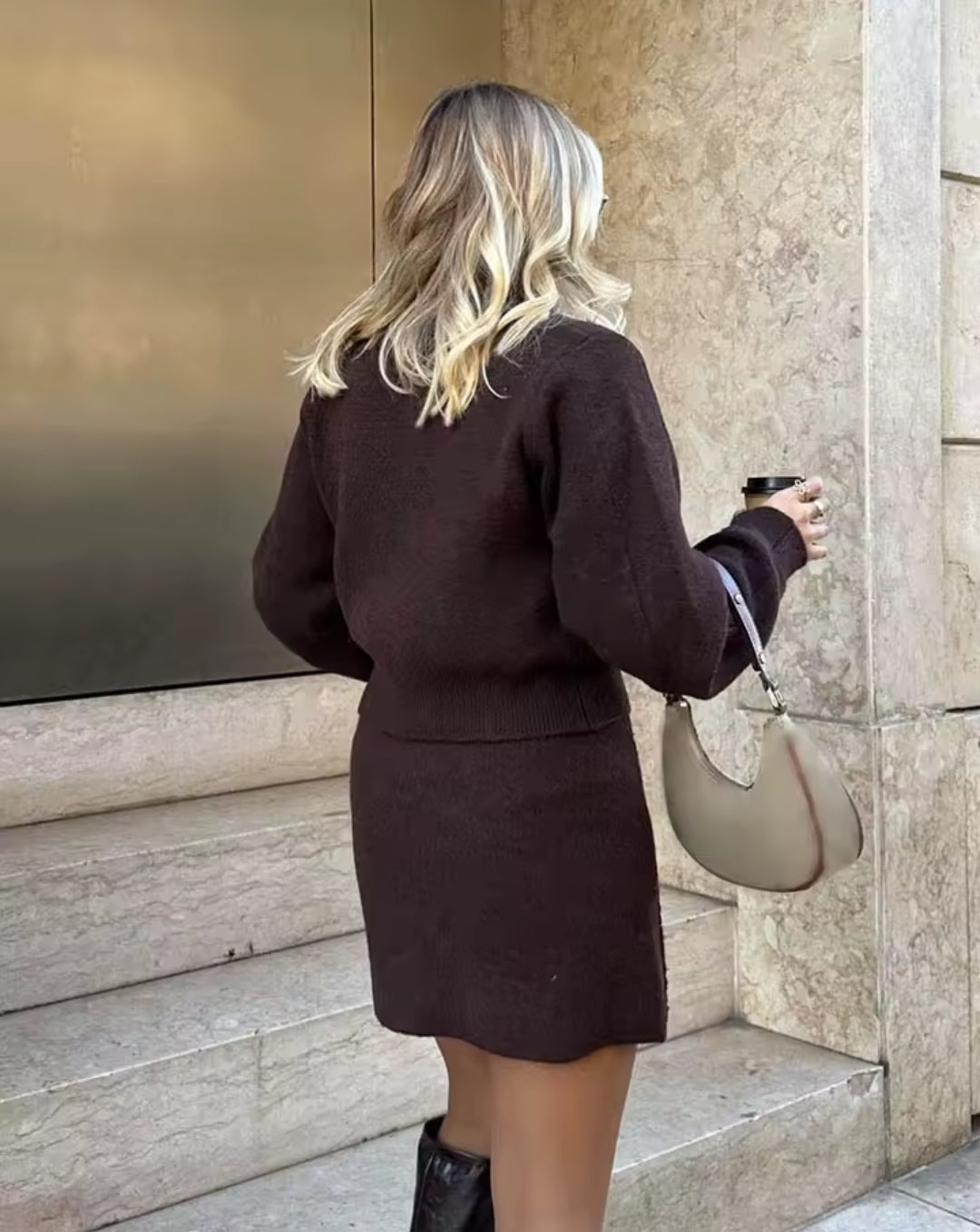 CONJUNTO DE PUNTO CÁRDIGAN Y FALDA