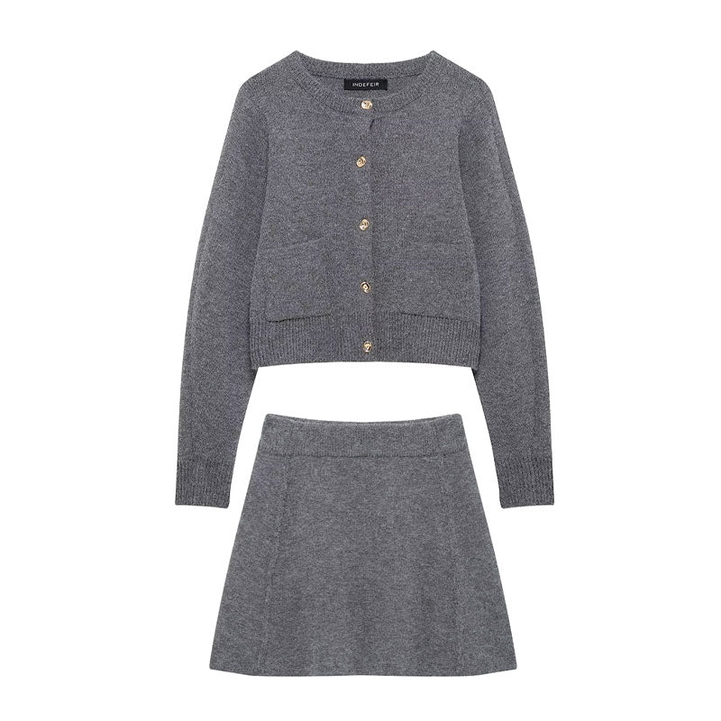 CONJUNTO DE PUNTO CÁRDIGAN Y FALDA