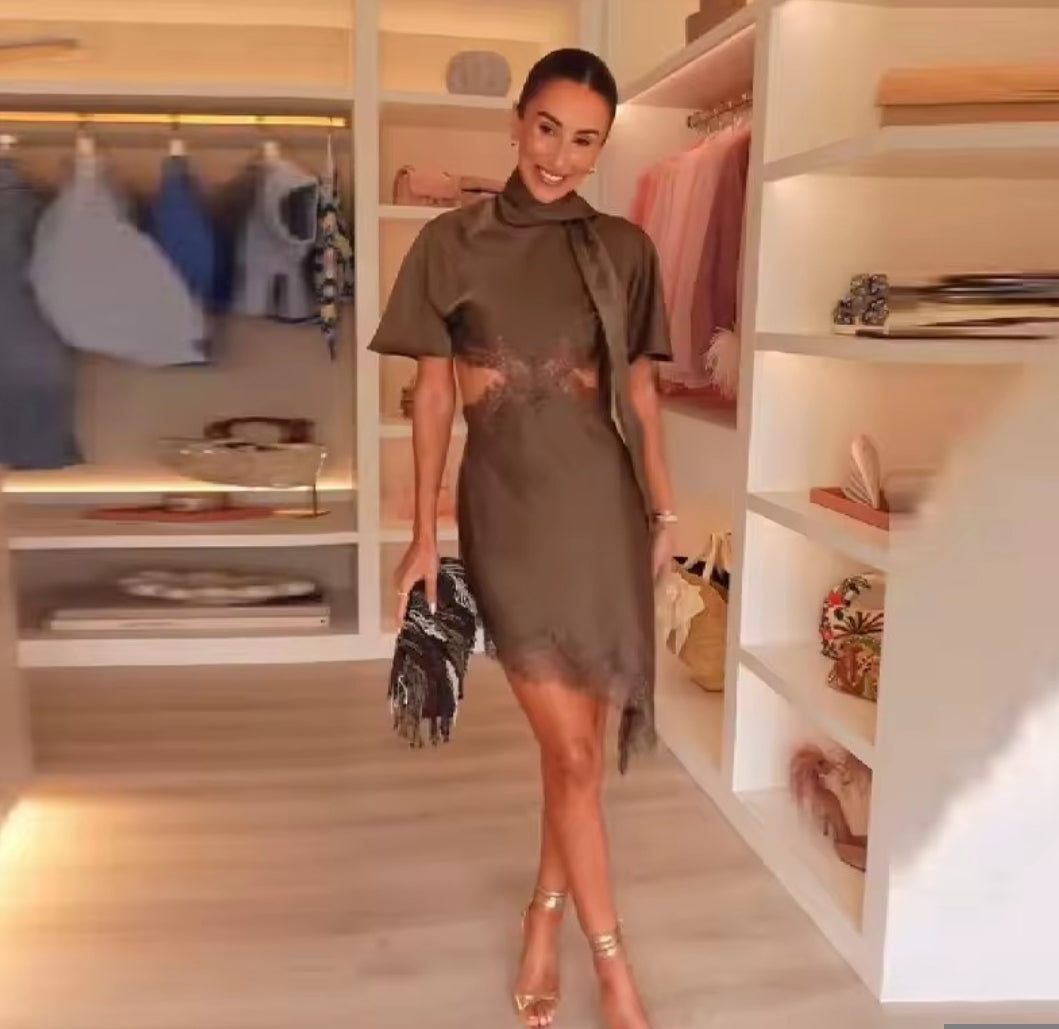 VESTIDO SATINADO DETALLE LENCERO