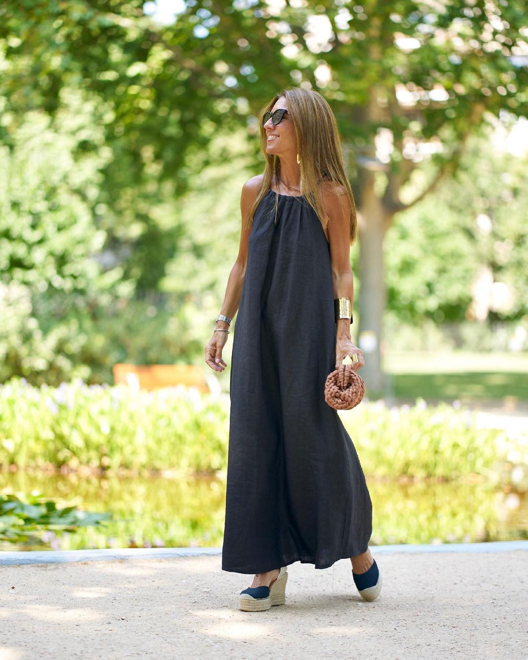 VESTIDO LARGO CON ABERTURAS DE CUELLO HALTER