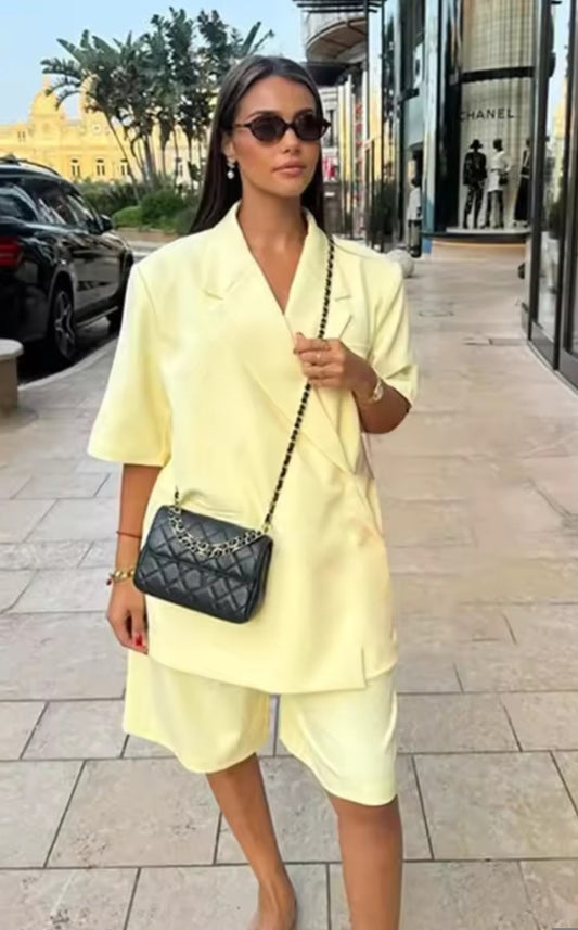 CONJUNTO BLAZER Y BERMUDAS