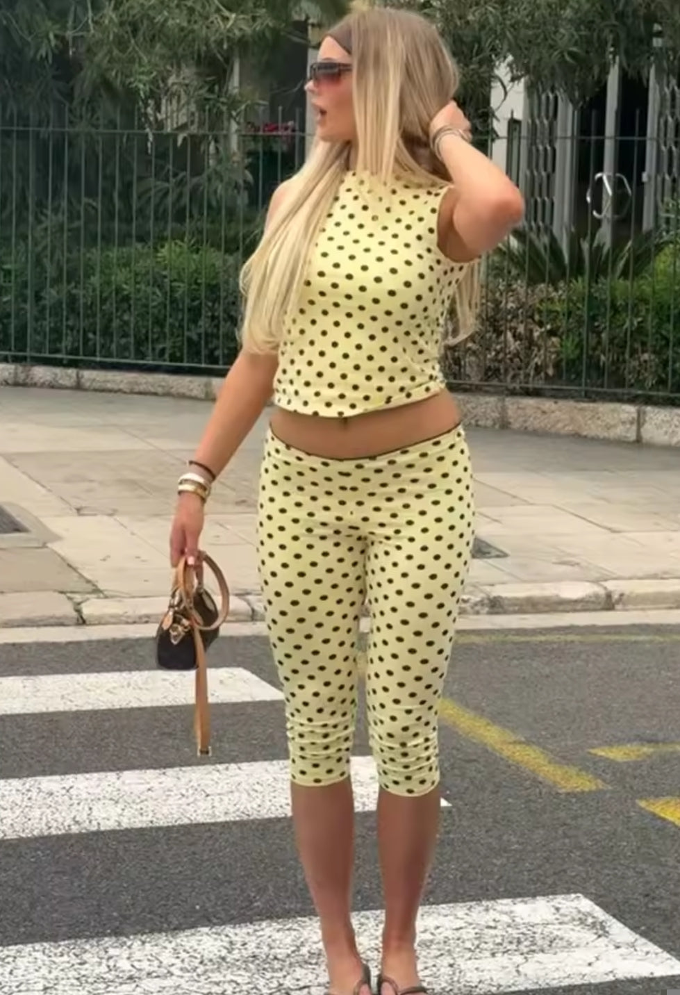 PANTALONES CAPRI Y TOP DE TOPOS
