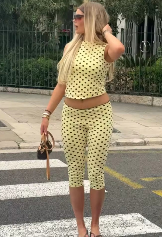 PANTALONES CAPRI Y TOP DE TOPOS