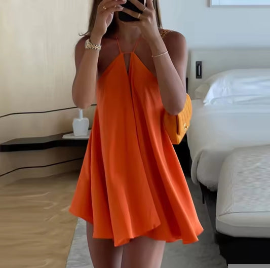 VESTIDO SATINADO CON VUELO