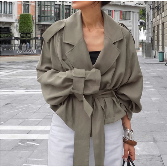 GABARDINA CORTA CON LAZADA