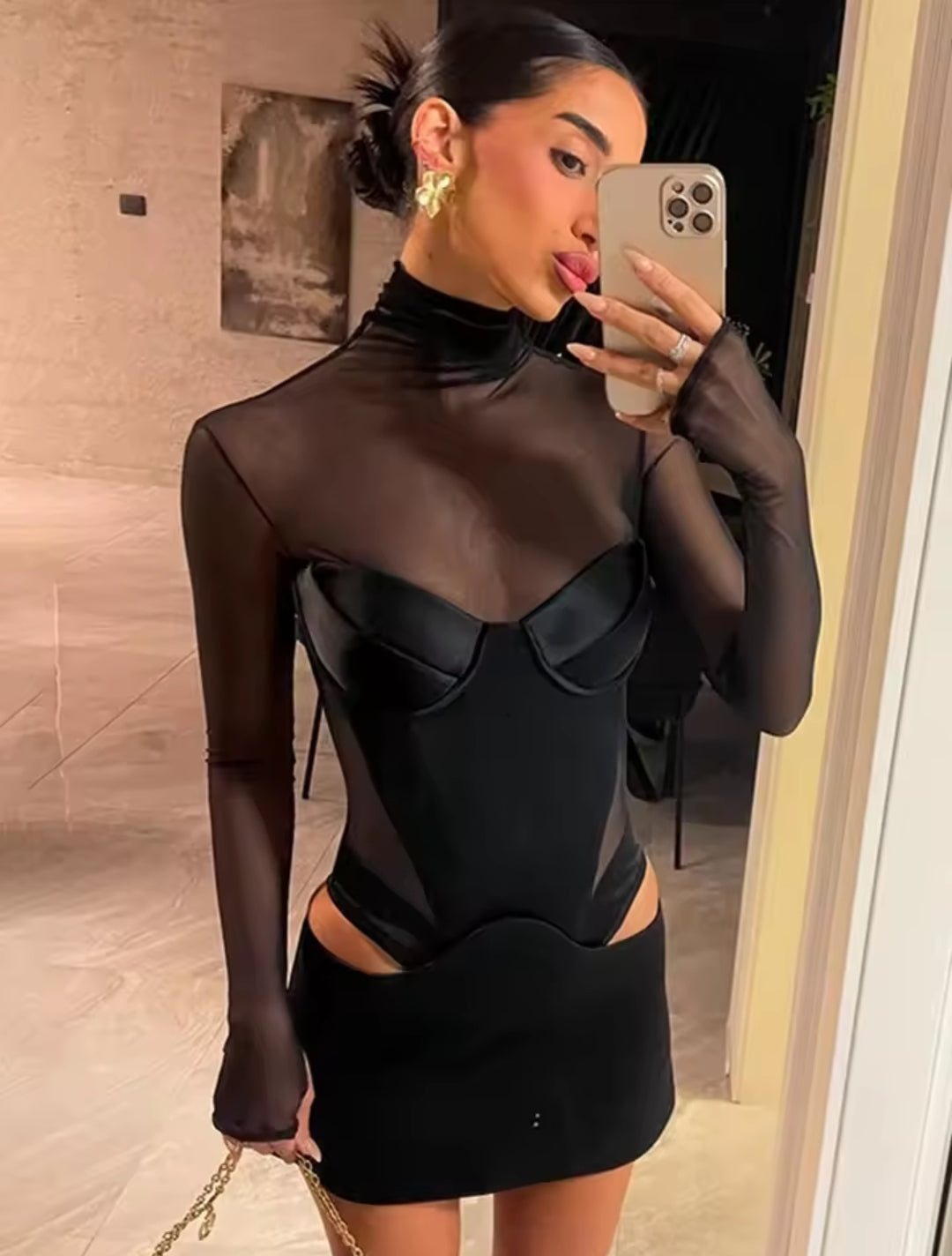 VESTIDO NEGRO CON TRANSPARENCIAS